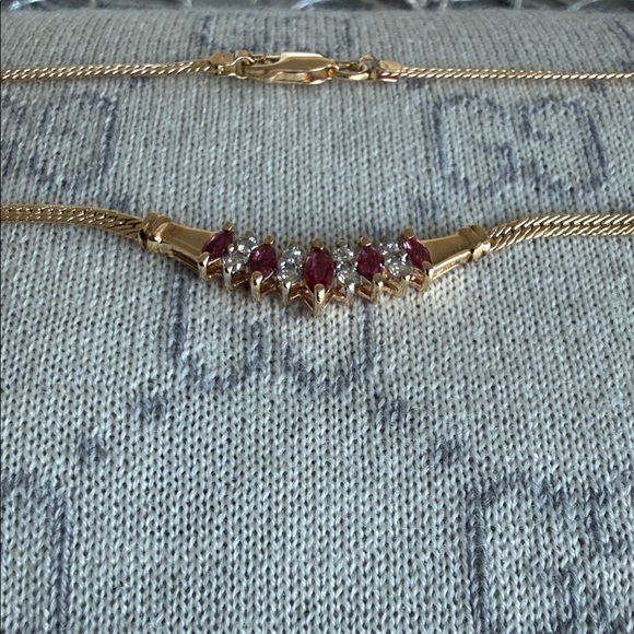 Elegant Gold Necklace with Ruby Accents - Picture 3 of 6